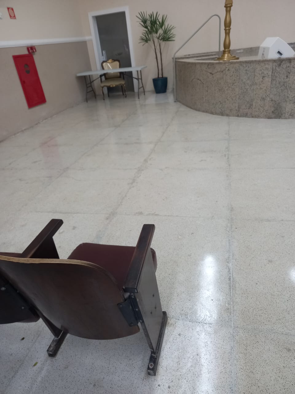 Piso em granilite em igreja