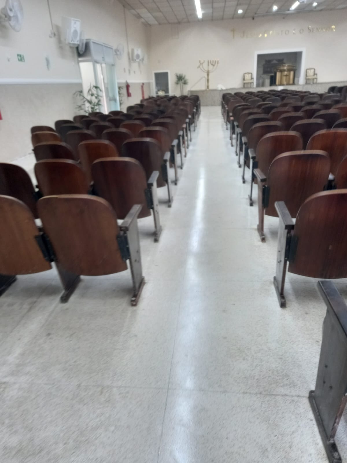 Piso em granilite em igreja